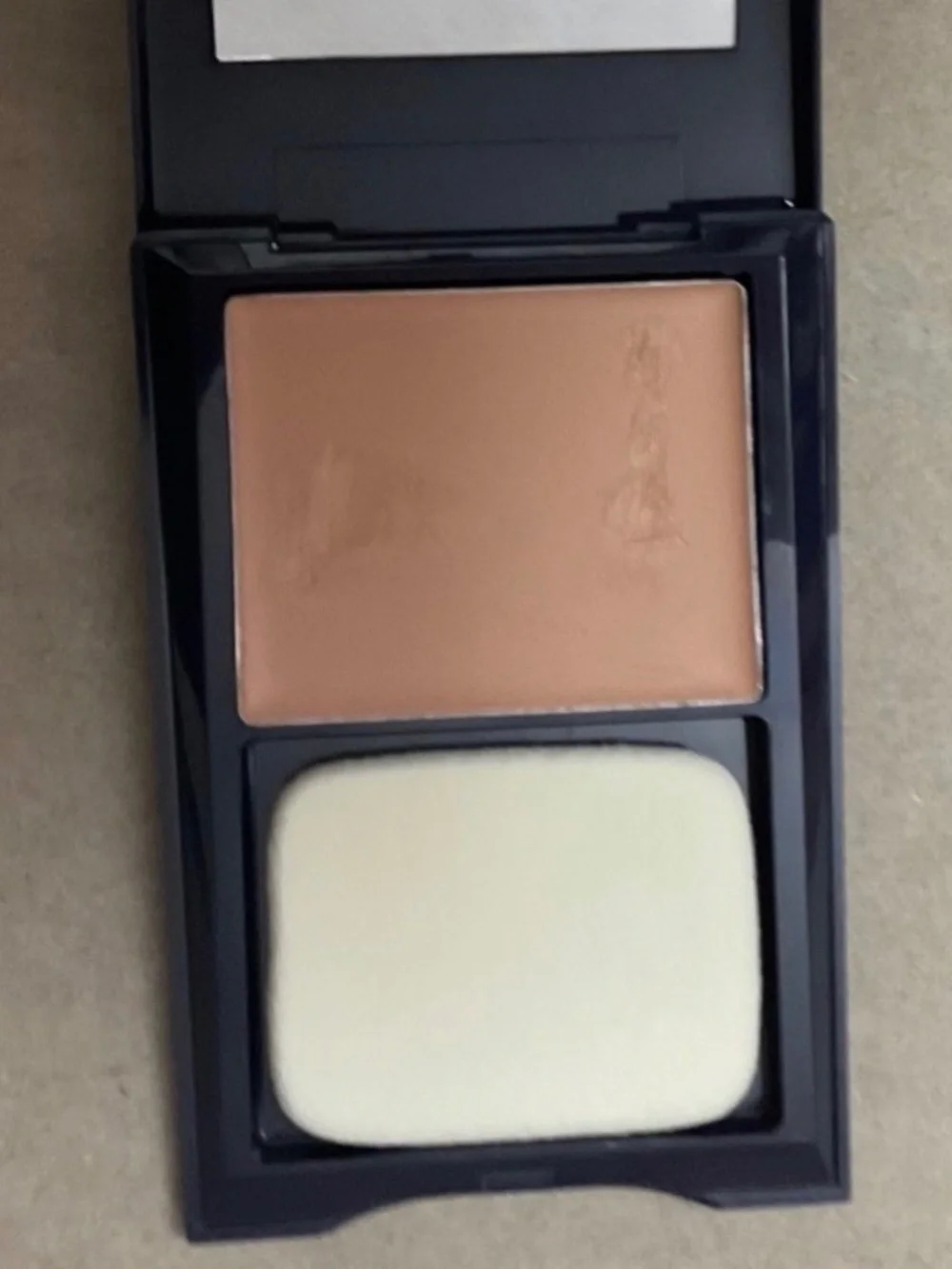 AVON Auto Focus Light Adjusting Foundation SPF 15 Almond Beige and Moisture Effe